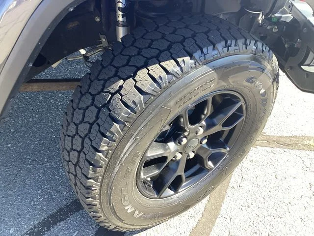 Used 2018 Crystal Metallic Jeep Unlimited Sahara image 16