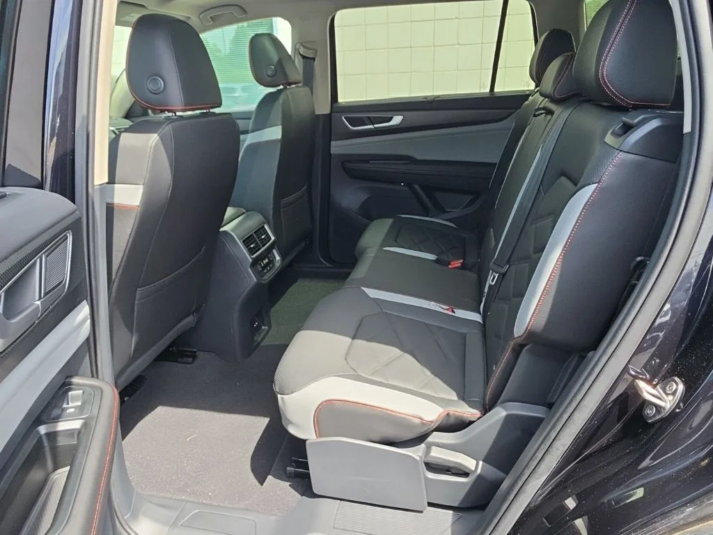 New 2026 Deep Black Pearl Volkswagen 2.0T Peak Edition image 19