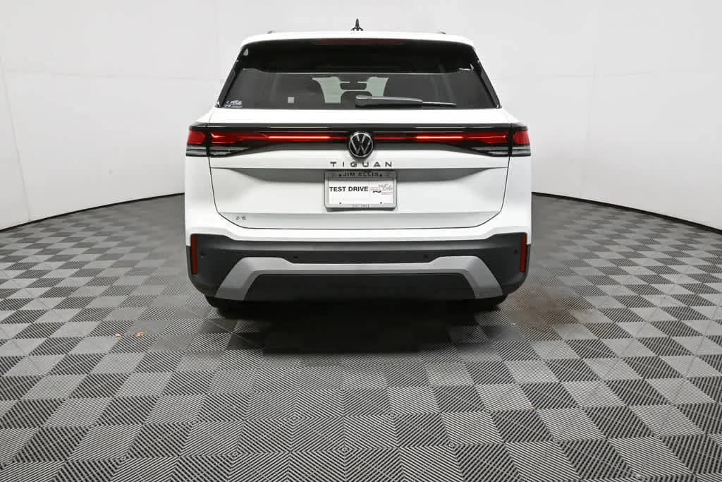 New 2026 Pure White Volkswagen SE image 28