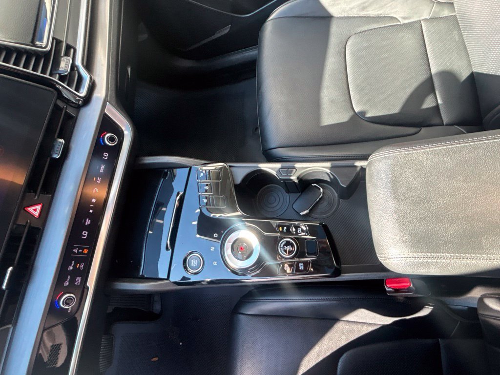Used 2023 White Kia EX image 17
