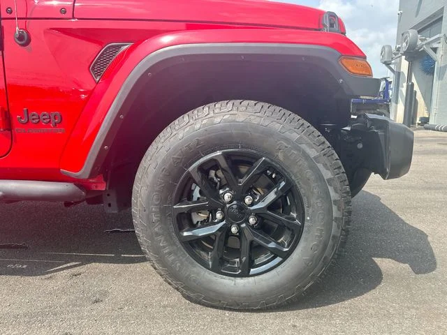 Used 2022 Red Jeep Sport image 12