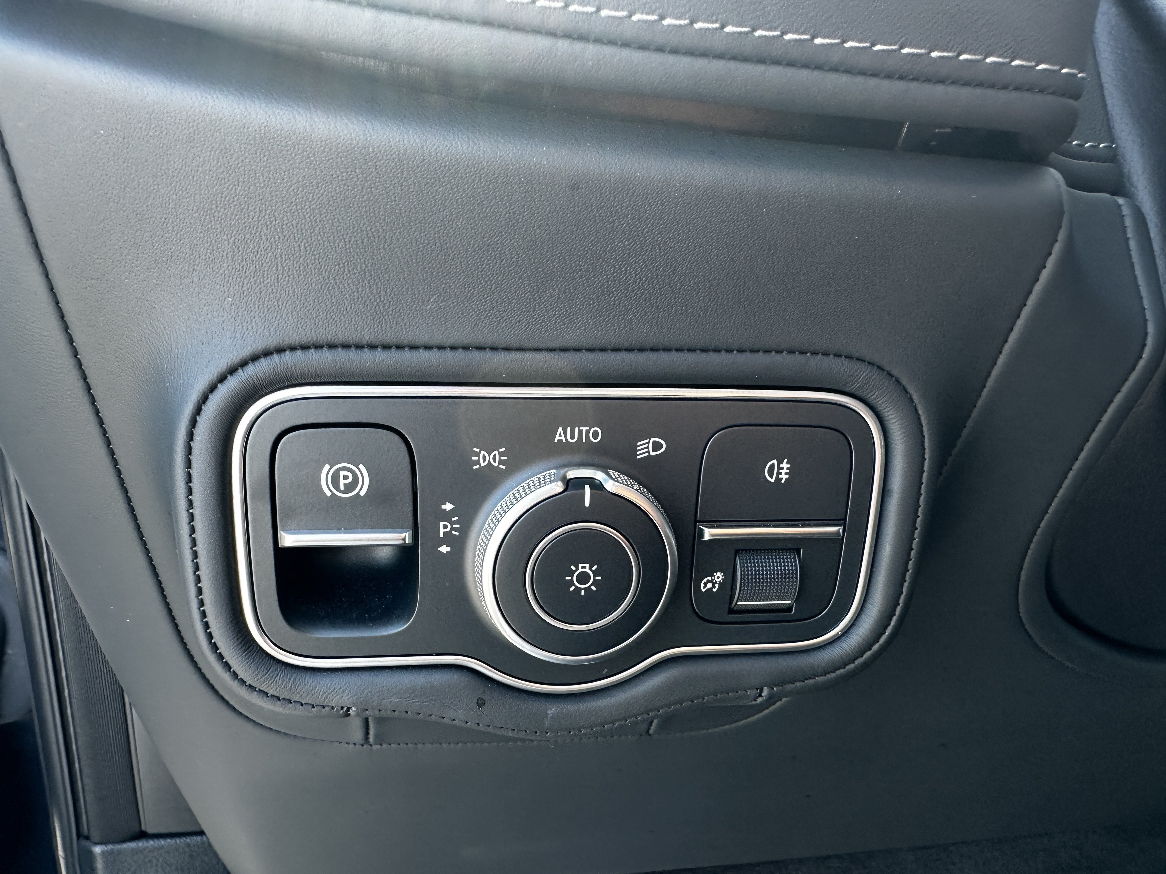 Certified Used 2025 Blue Mercedes-Benz G 550 image 35