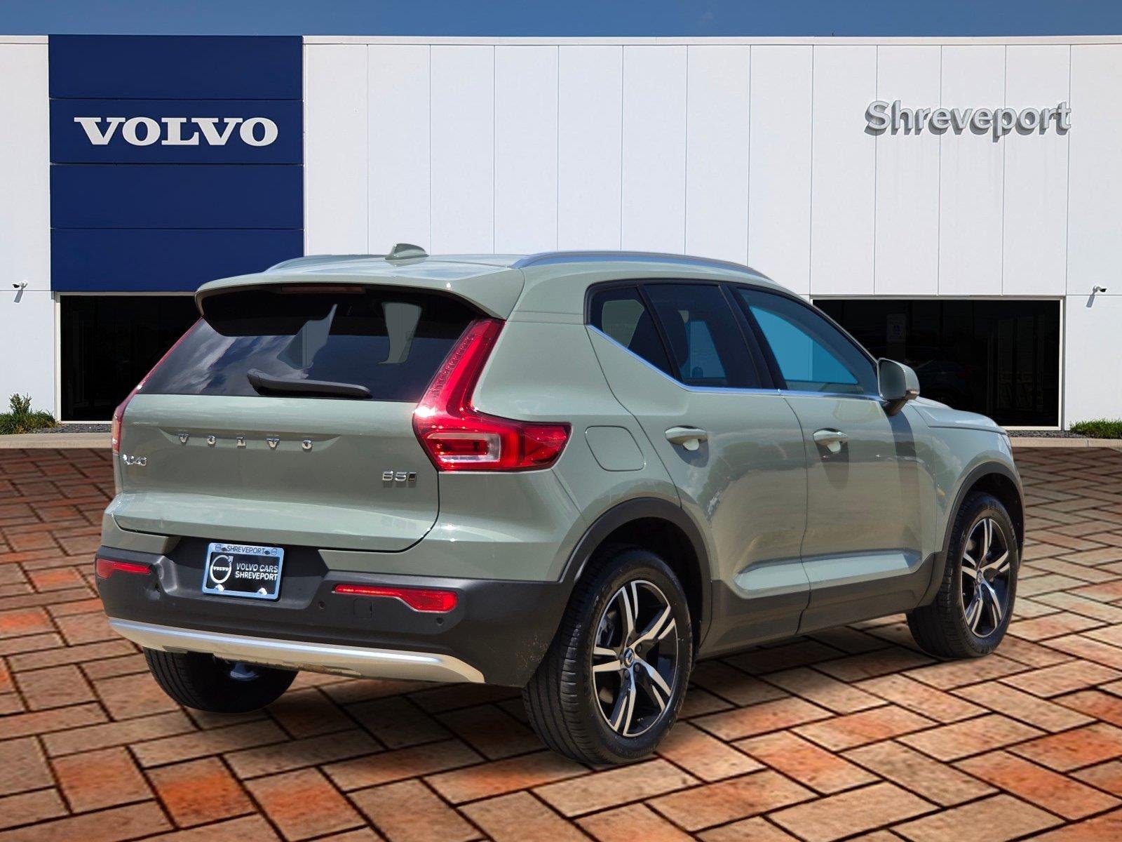 Used 2025 Sage Green Metallic Volvo Core Bright Theme image 4