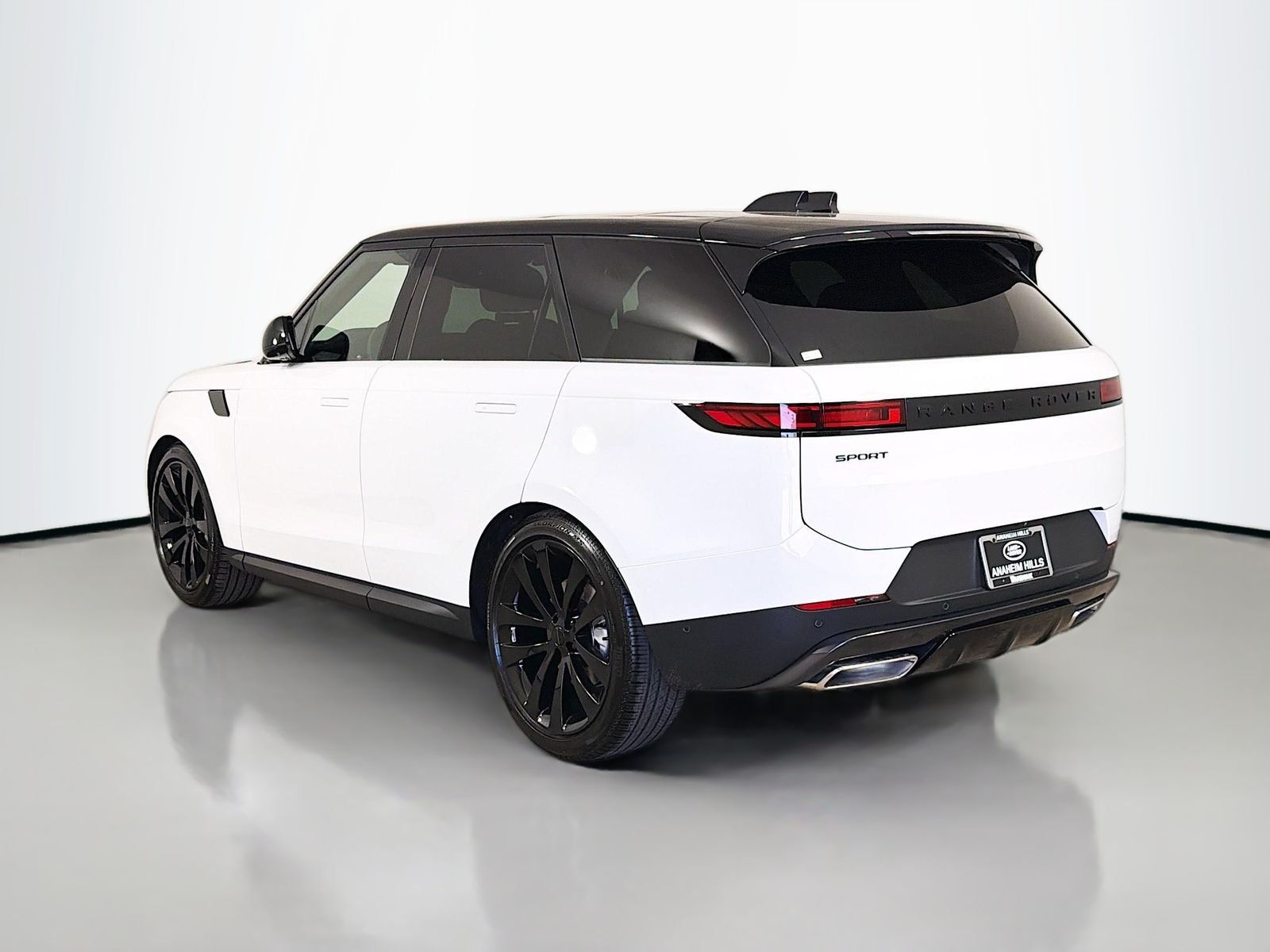 New 2026 Fuji White Land Rover SE image 3
