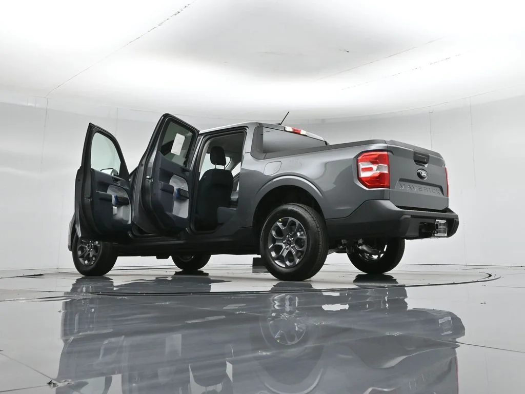 New 2026 Carbonized Gray Metallic Ford XLT image 3