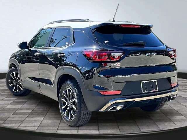 New 2026 Mosaic Black Metallic Chevrolet ACTIV image 3