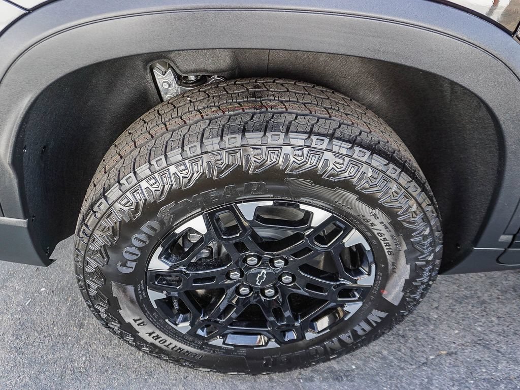 2027 Chevrolet Traverse Z71 - Photo 8