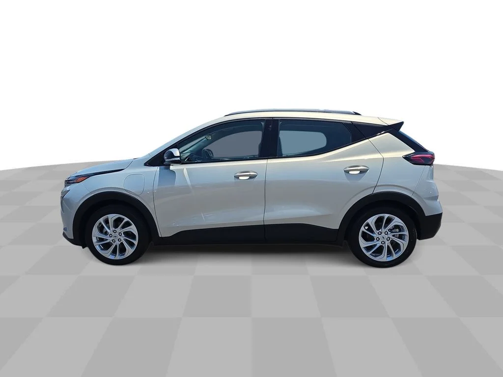 Used 2023 Silver Flare Metallic Chevrolet LT image 5