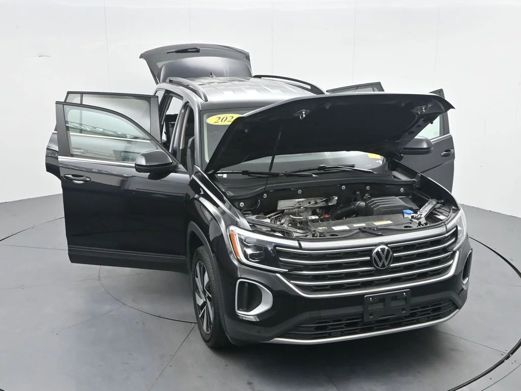 Certified Used 2024 Deep Black Pearl Effect Volkswagen 2.0T SE w/Technology image 39