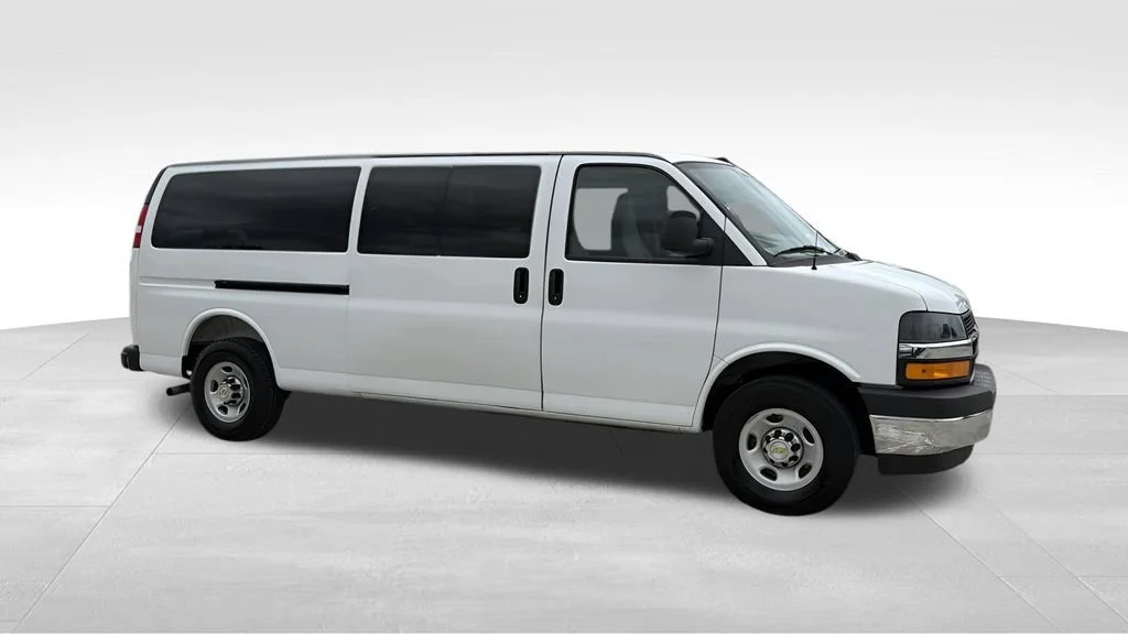 Used 2025 Summit White Chevrolet 1LT image 12