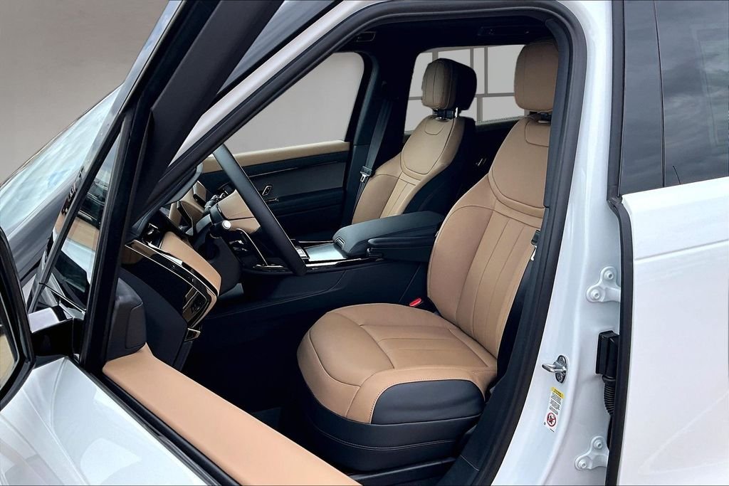 New 2026 Fuji White Land Rover Dynamic SE image 9