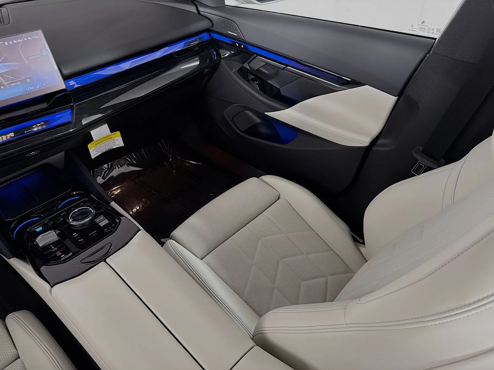 New 2026 Mineral White Metallic BMW eDrive40 image 25