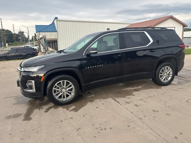 Used 2023 Chevrolet Traverse 1LT with VIN 1GNEVGKWXPJ264033 for sale in Kansas City