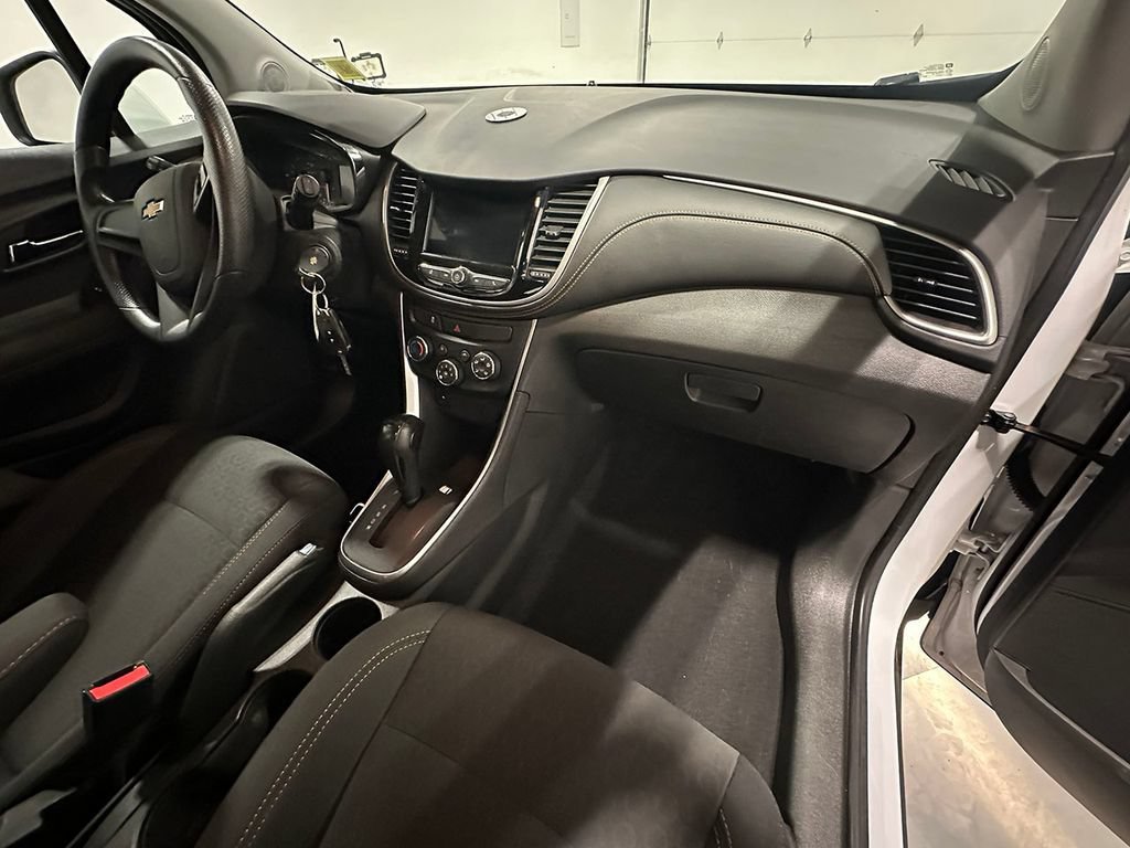 Used 2019 SUMMIT WHITE Chevrolet LS image 26