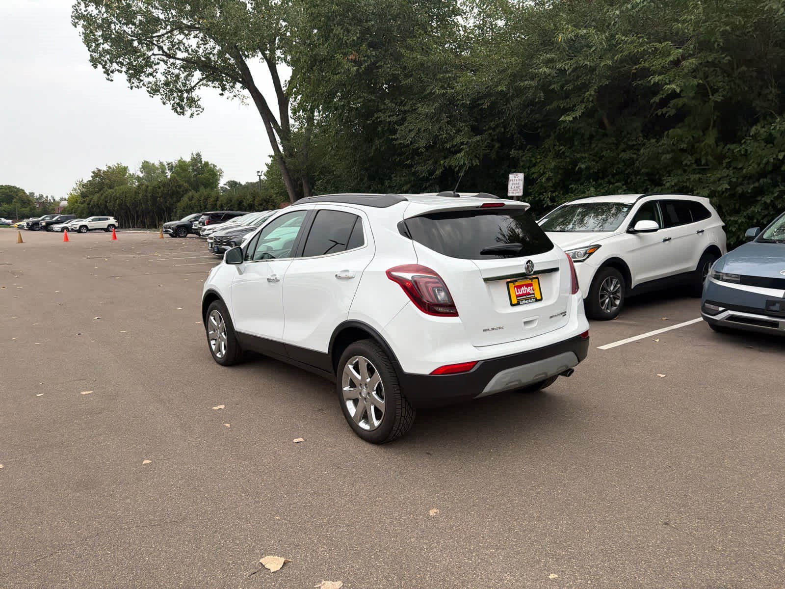 Used 2017 Summit White Buick Essence image 3
