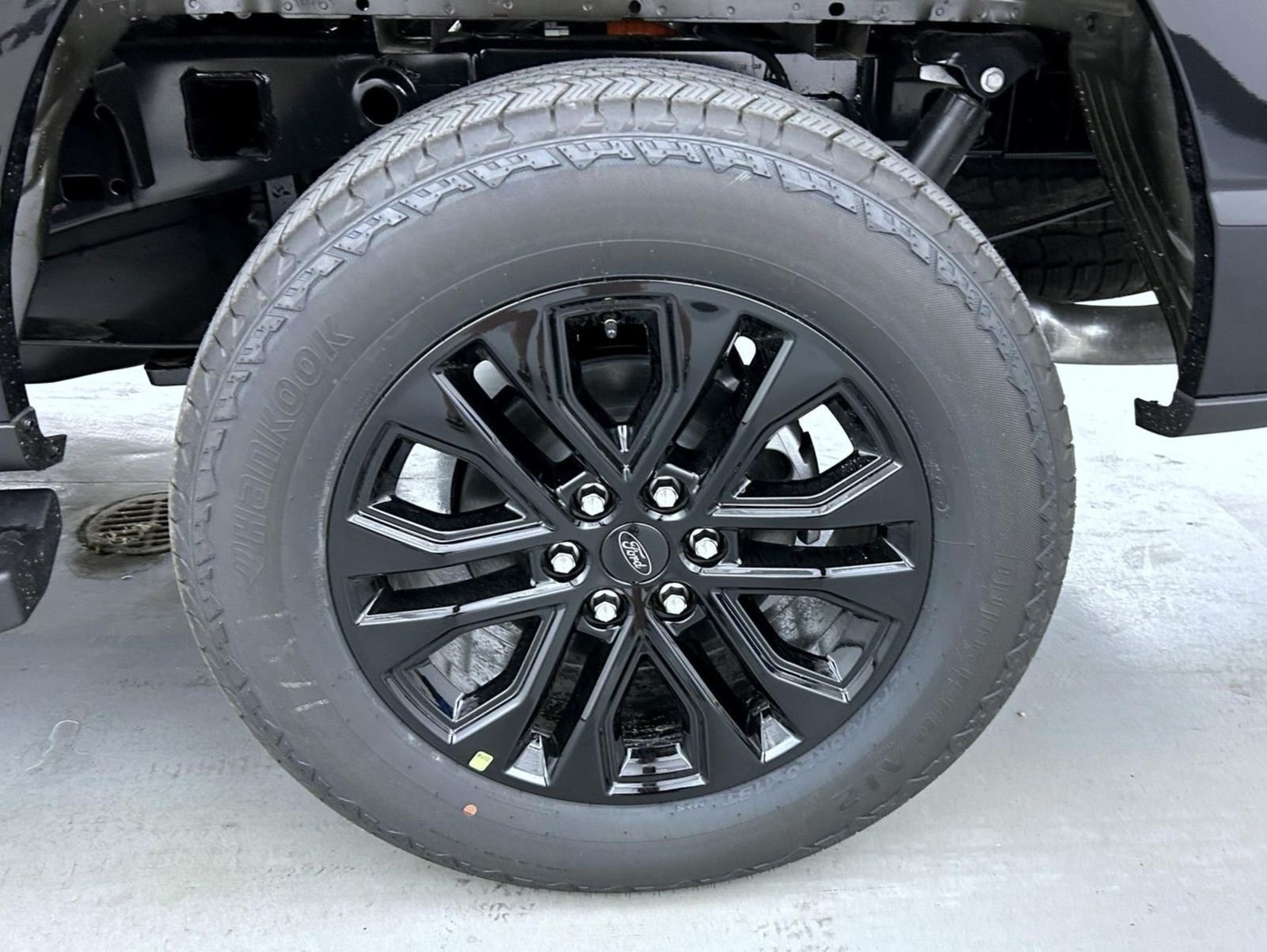 New 2026 Agate Black Metallic Ford Lariat image 24