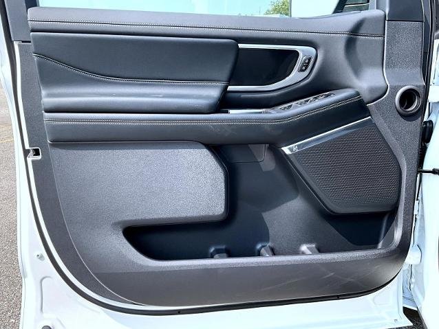 New 2027 Star White Metallic Tri-Coat Ford Platinum image 43
