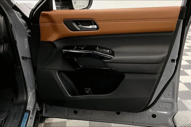 New 2026 Boulder Gray Pearl Nissan Platinum image 37