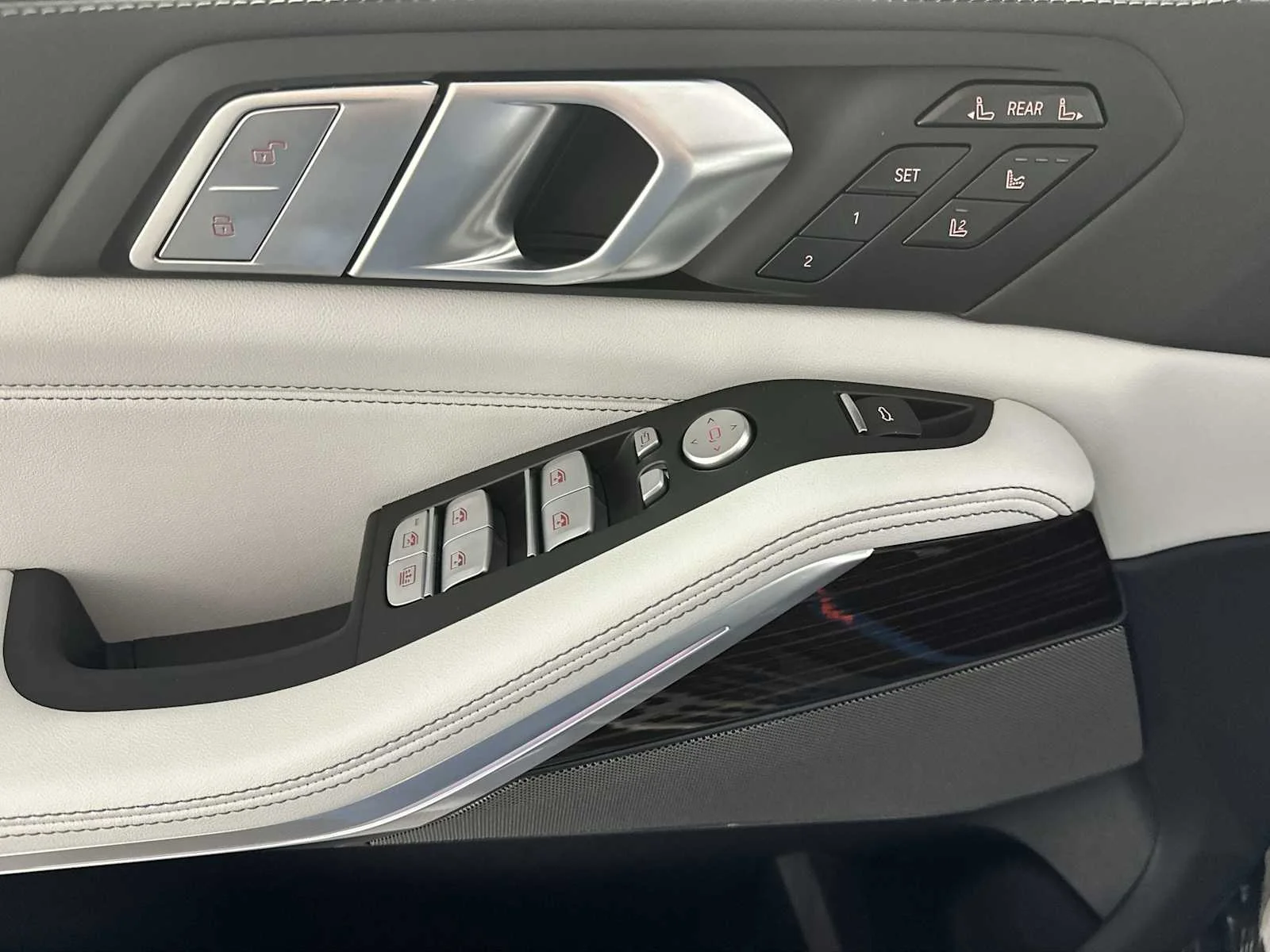 New 2026 Dravit Grey Metallic BMW xDrive40i image 13