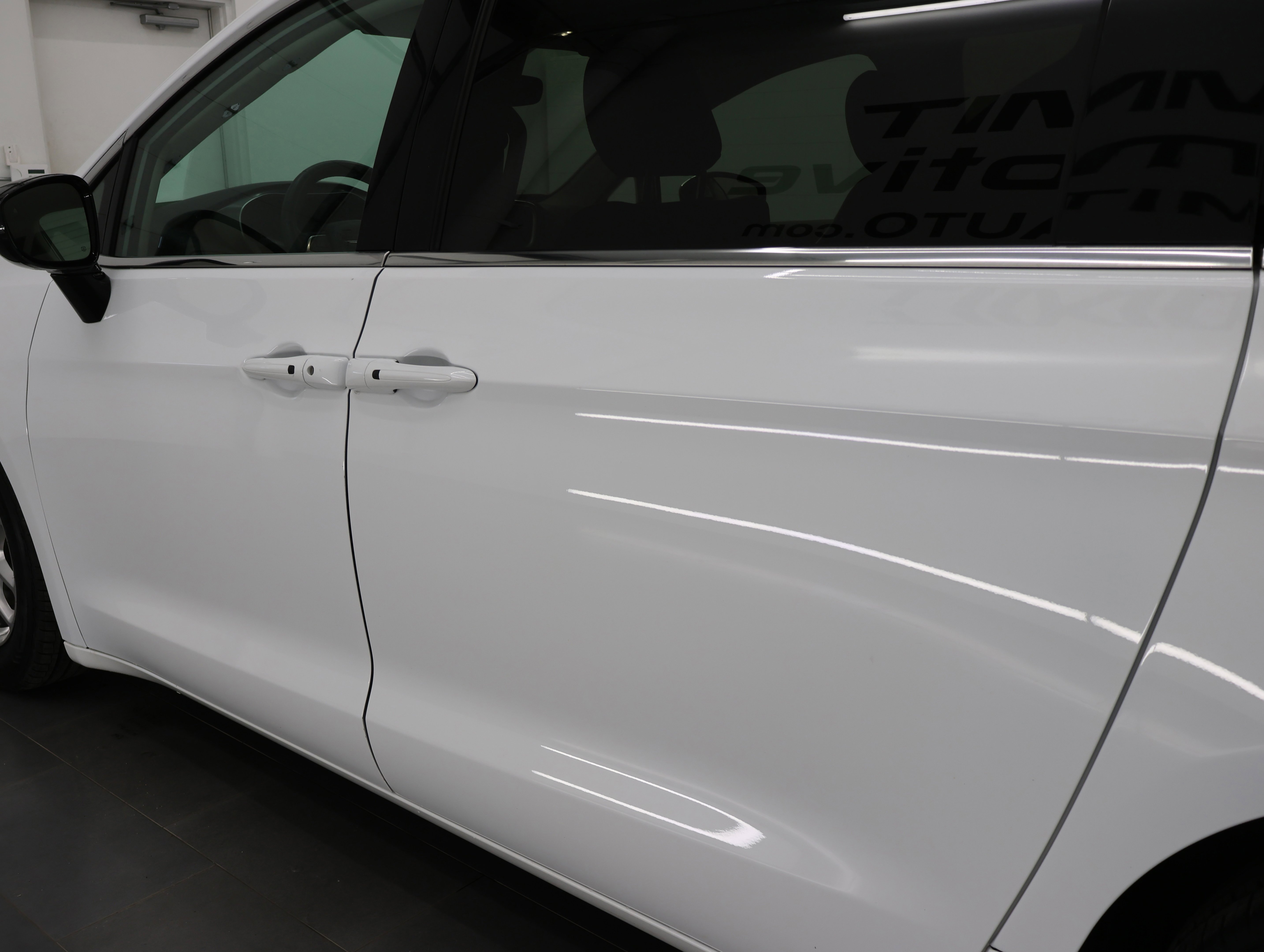 Used 2024 Bright White Clearcoat Chrysler Touring L: TOURING L-STOW N GO-QUADS-THIRD-ADAPTIVE CRUISE-1 OWNER image 33