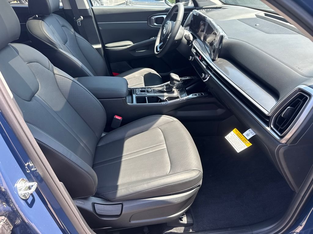 Used 2025 Black Kia S image 13