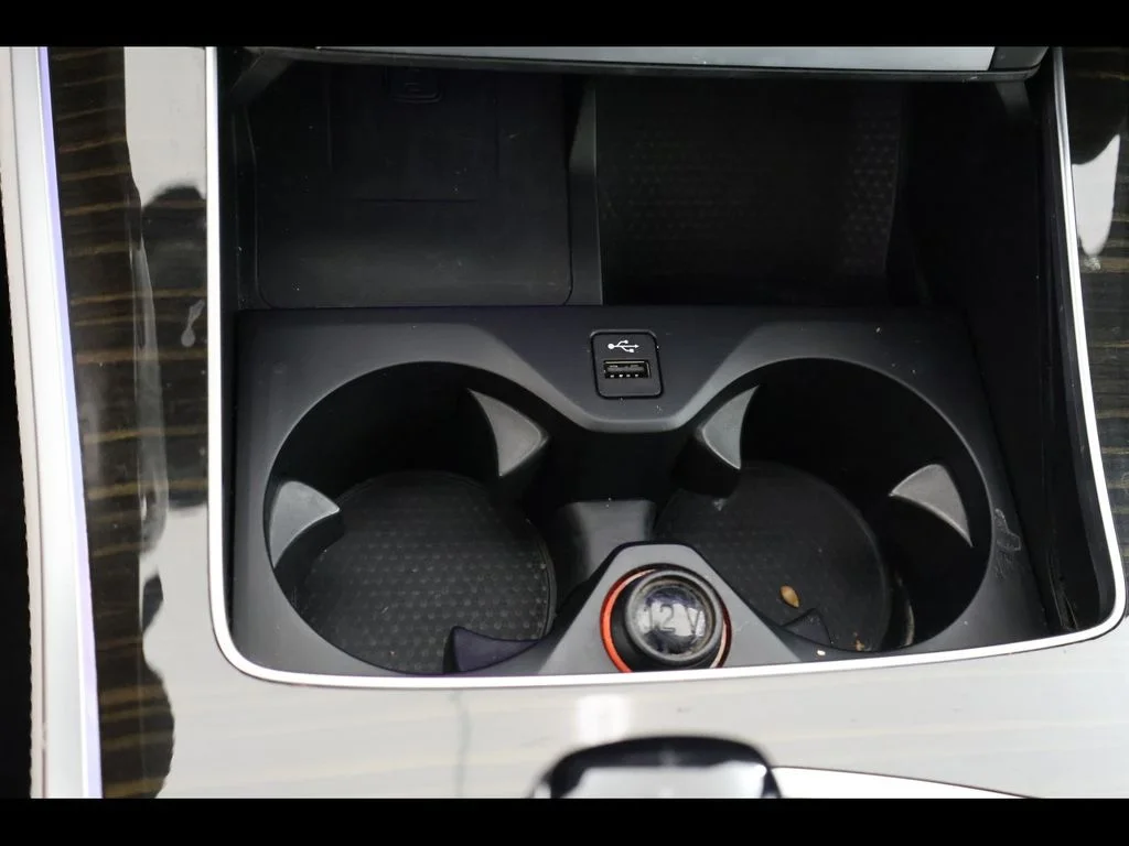 Used 2023 White BMW sDrive40i image 19