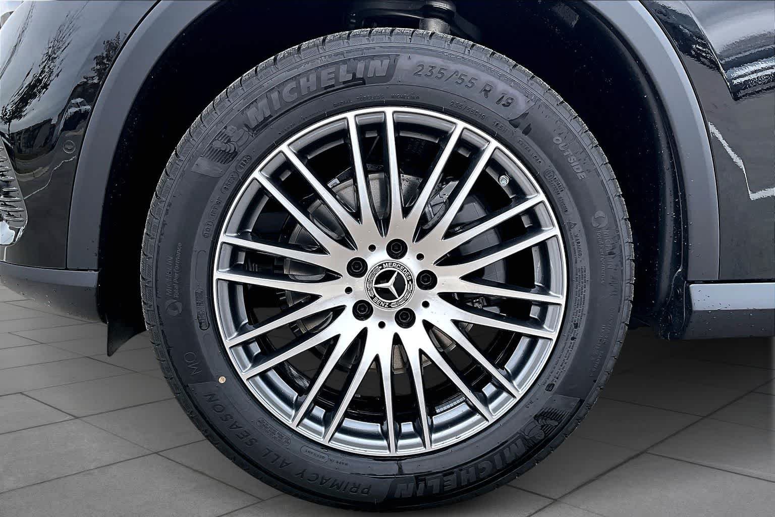 New 2026 Obsidian Black Metallic Mercedes-Benz GLC 300 image 11