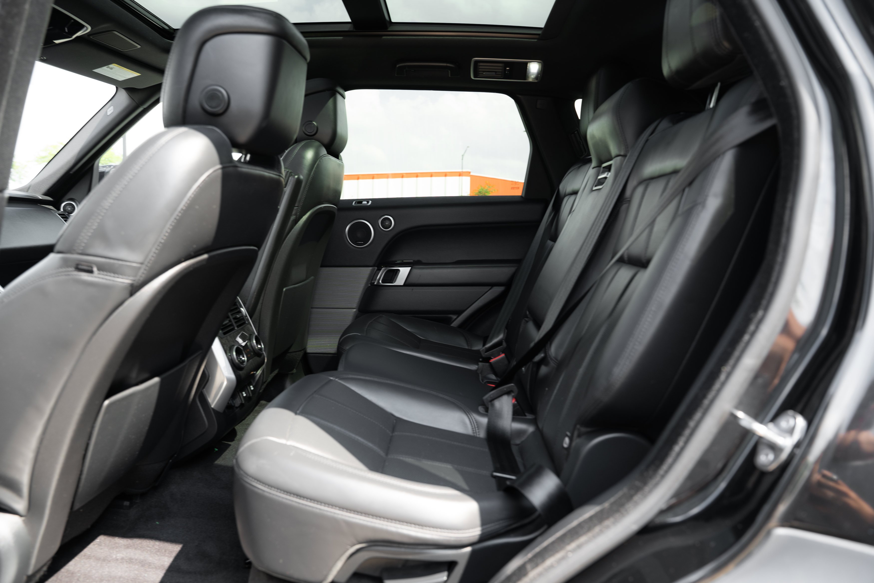 Used 2021 Santorini Black Metallic Land Rover HSE Silver Edition image 21