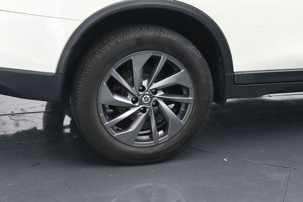 Used 2016 White Nissan SL image 10