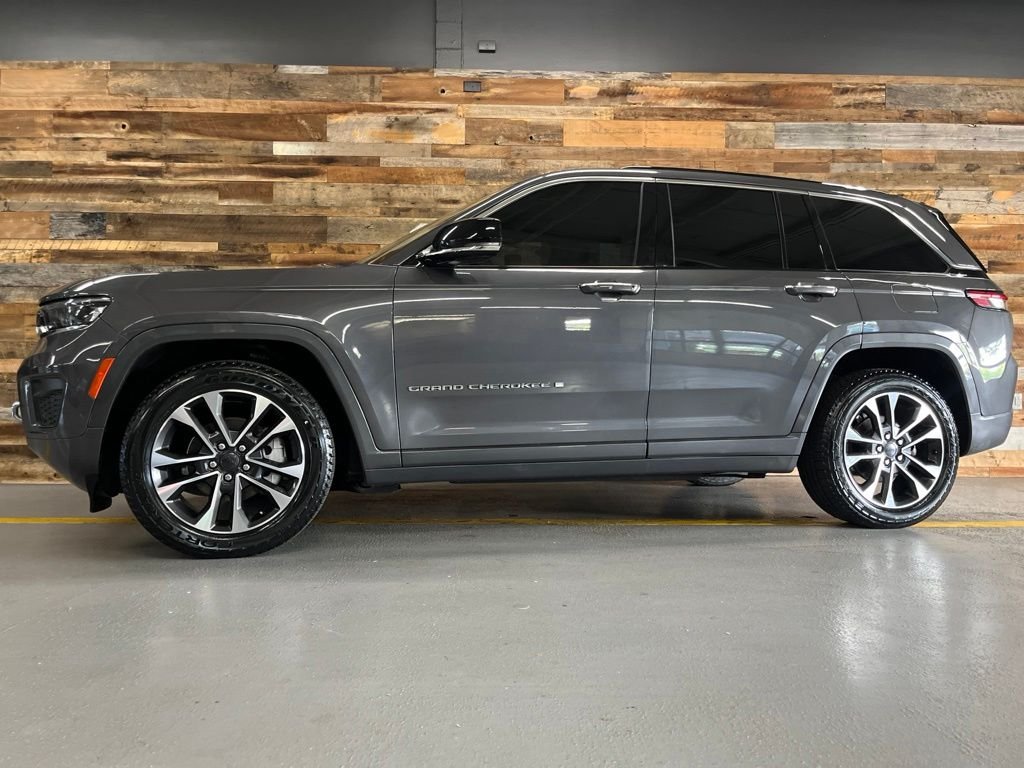 Used 2022 Gray Metallic Jeep Overland image 52