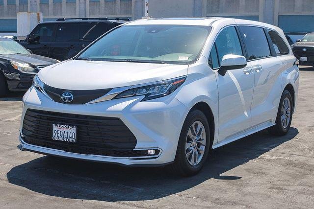 Certified Used 2023 PLATINUM WHITE PEARL MC. Toyota  image 3