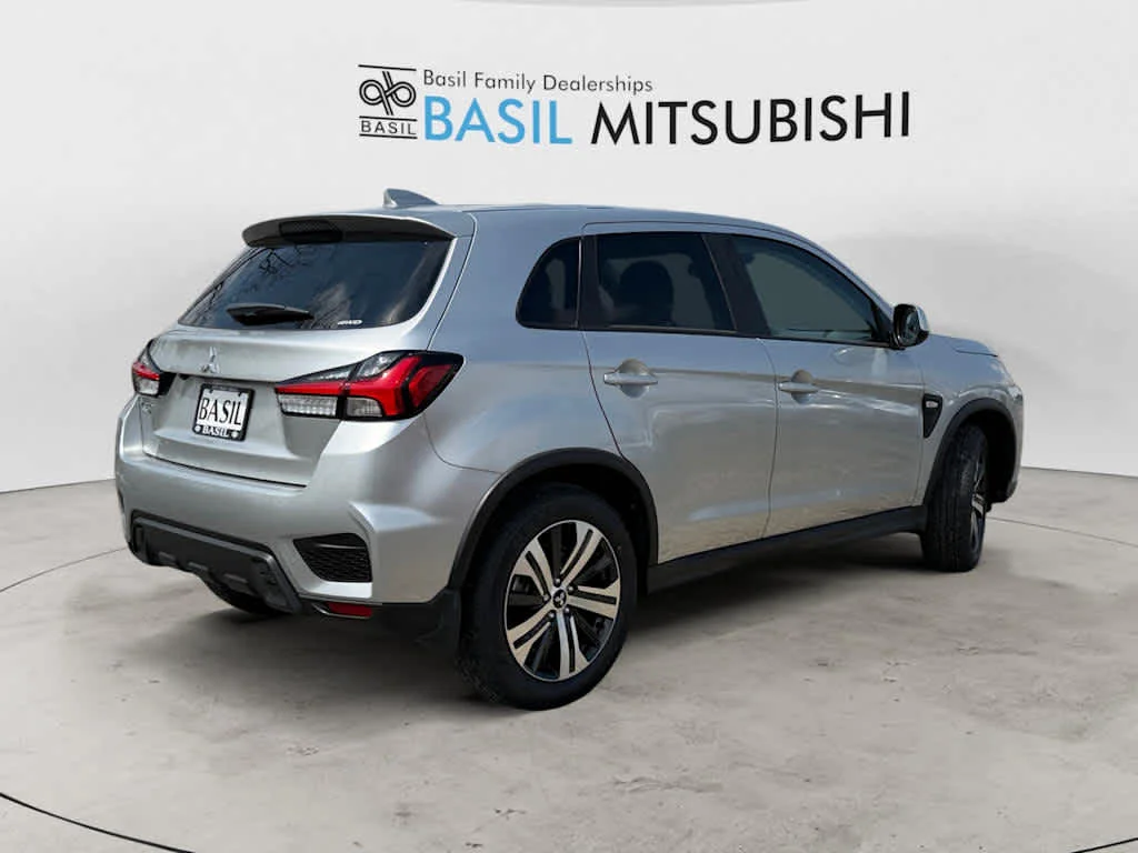 New 2027 Alloy Silver Metallic Mitsubishi ES image 3