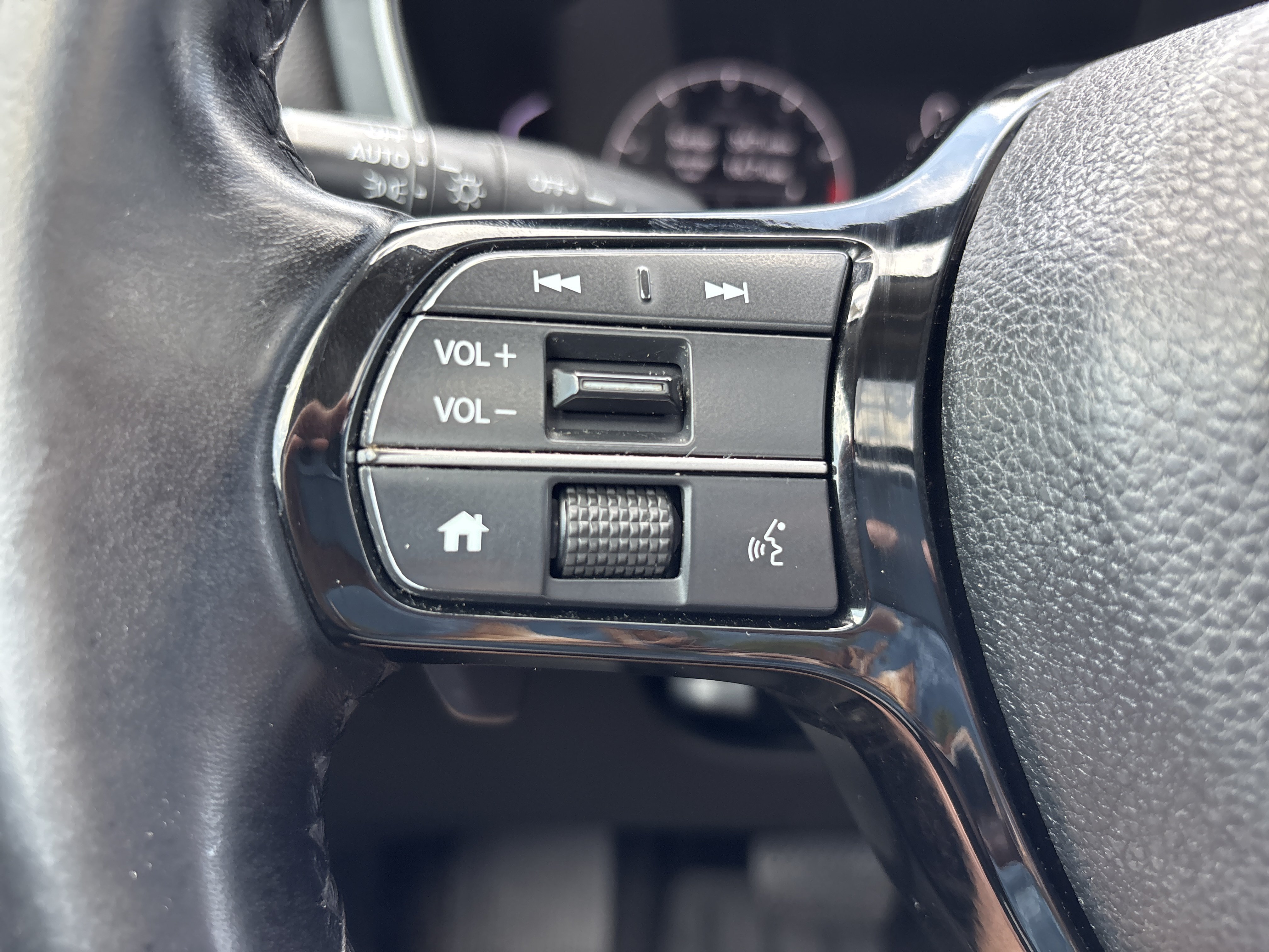 Used 2024 Crystal Black Pearl Honda Touring image 29