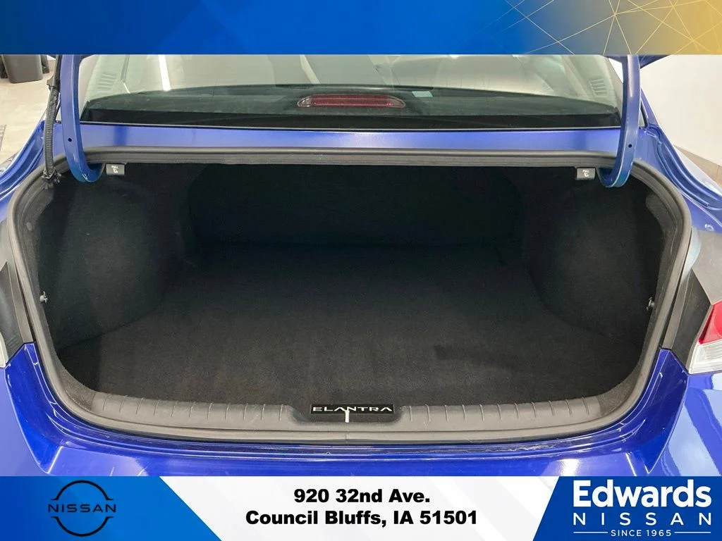 Used 2023 Blue Hyundai SEL image 9