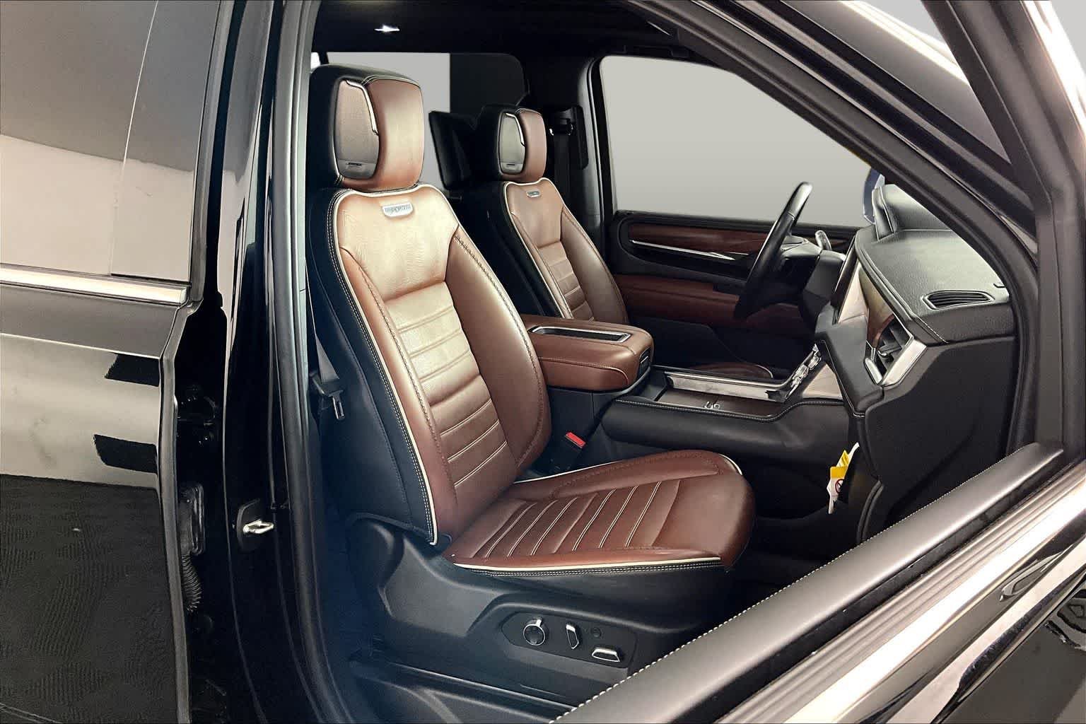 Used 2023 Onyx Black GMC Denali Ultimate image 9