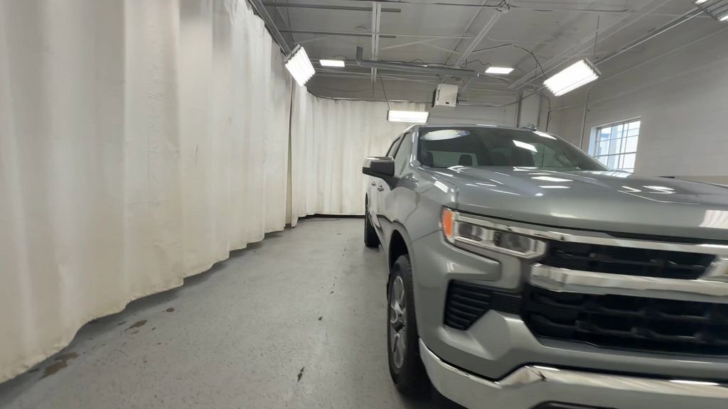 2024 Chevrolet Silverado 1500 LT photo 3