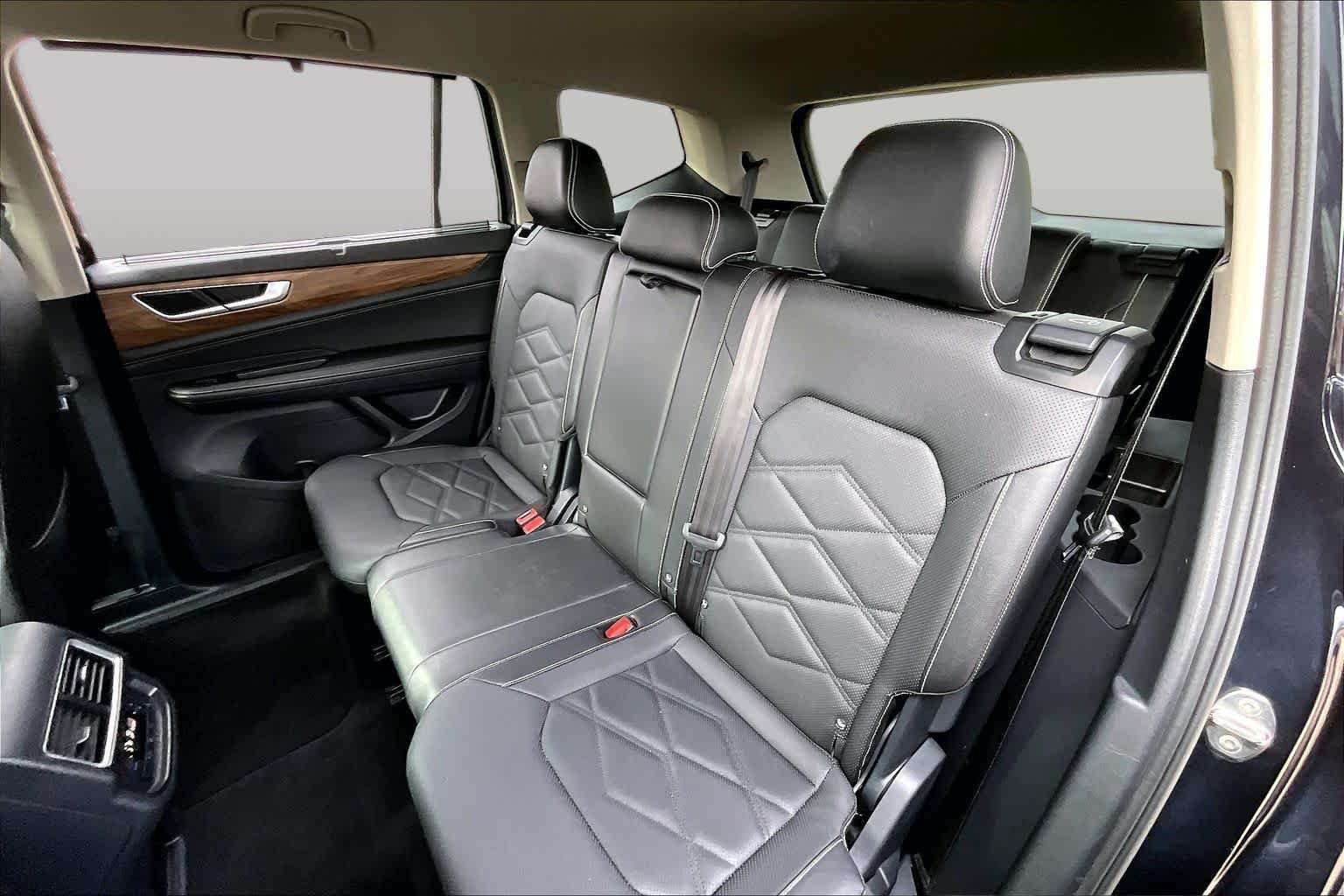Used 2025  Volkswagen 2.0T SE w/Technology image 20