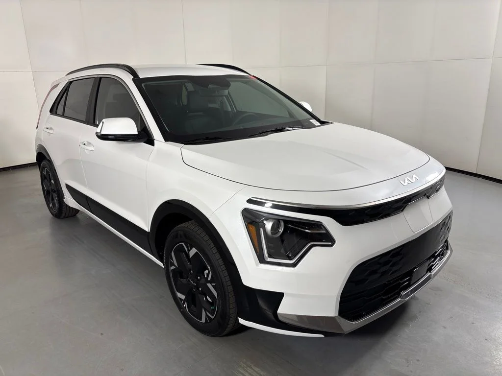 New 2026 Snow White Pearl Kia WIND image 2