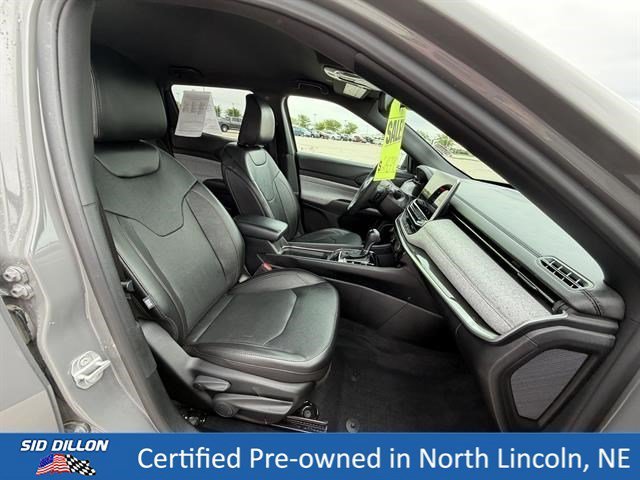 Used 2023 Sting-Gray Clearcoat Jeep Latitude Lux image 22