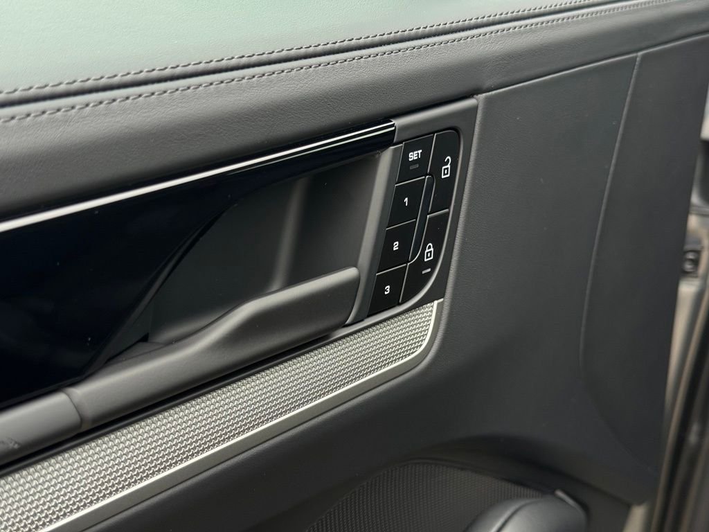 2026 Porsche Cayenne E-Hybrid - Photo 16