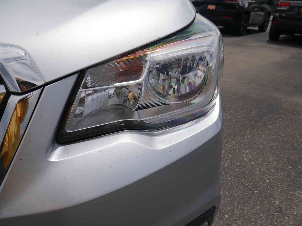 Used 2018 Silver Subaru 2.5i Premium image 21