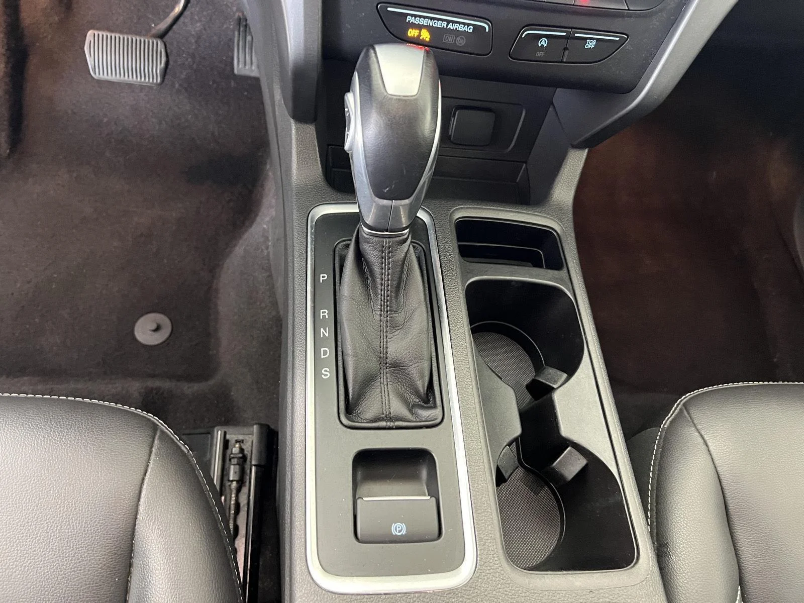 Used 2019 Oxford White Ford SEL image 18