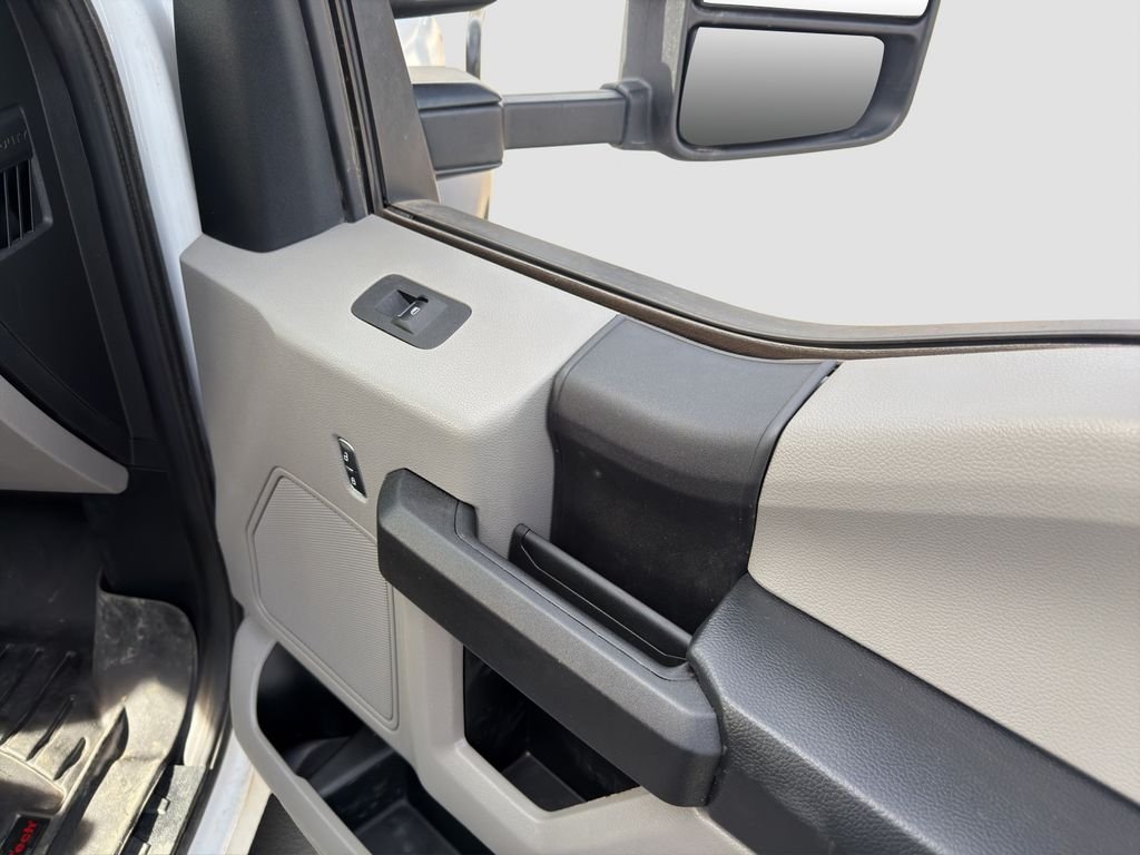 Used 2020 White Ford XL image 29