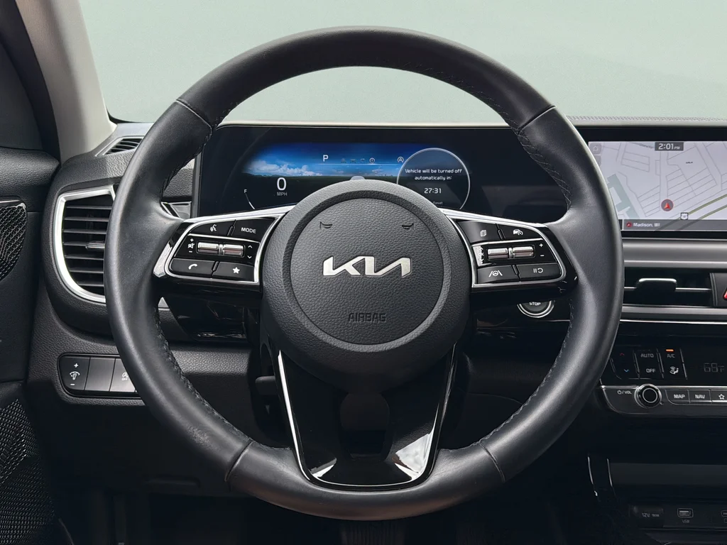Used 2024 Snow White Pearl Kia S image 30