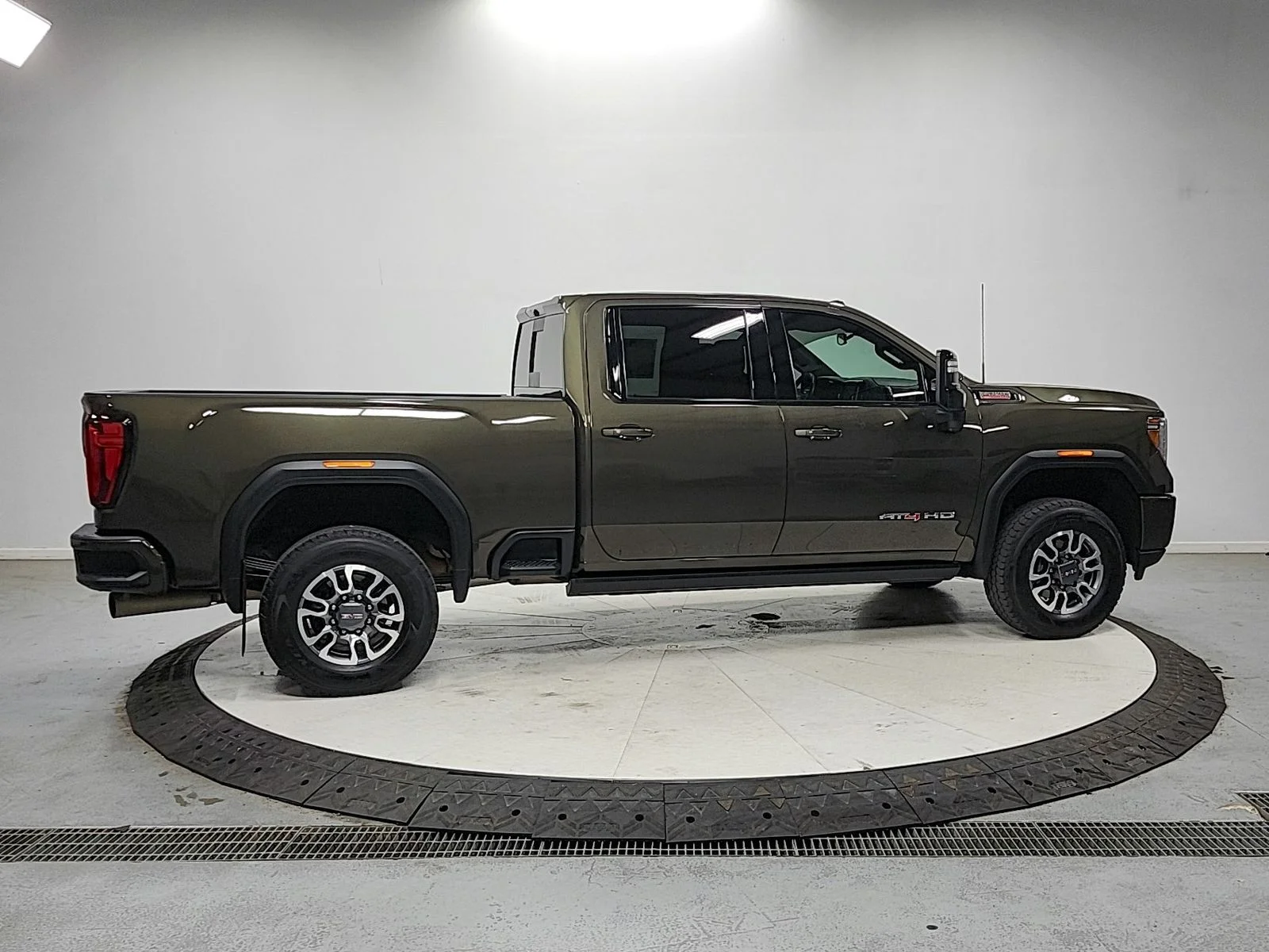 Used 2022  GMC AT4 image 8