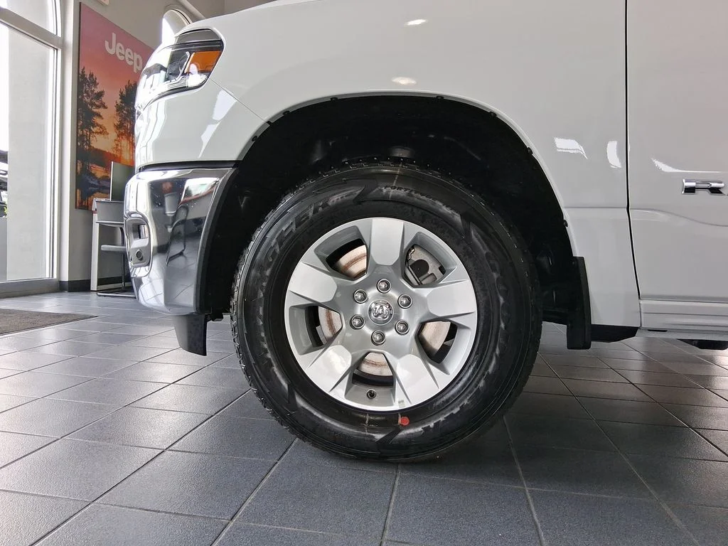 New 2026 Bright White Clear-Coat Exterior Paint RAM Big Horn/Lone Star image 22