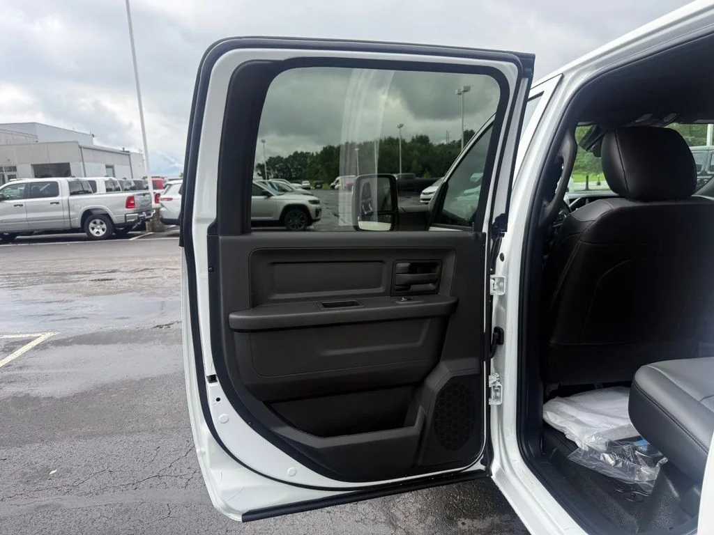 New 2026 Bright White Clearcoat RAM Tradesman image 37