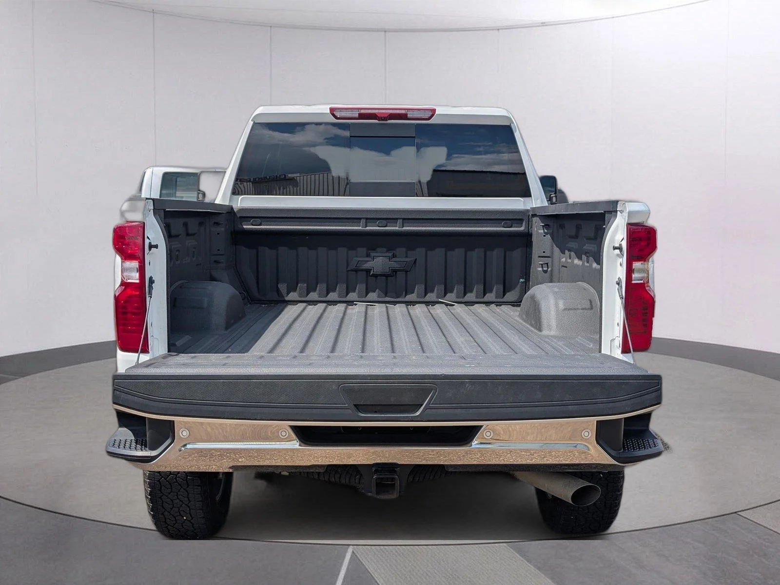 Used 2026 Summit White Chevrolet LT image 6