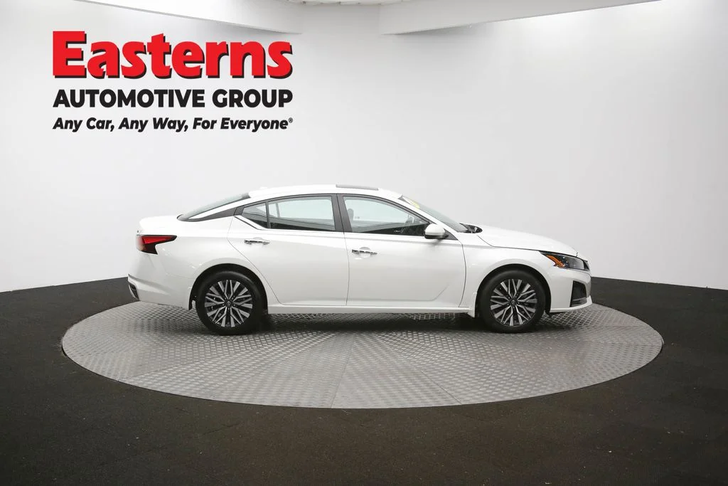 Used 2024 White Nissan 2.5 SV image 45