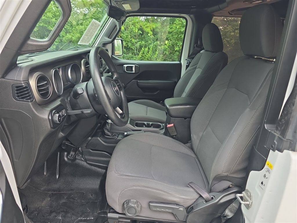 Used 2018 White Jeep Sport image 17